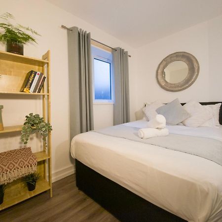 Plenty Of Parking Available; 3 Bedroom Apartment By Property Promise Cardiff Ngoại thất bức ảnh