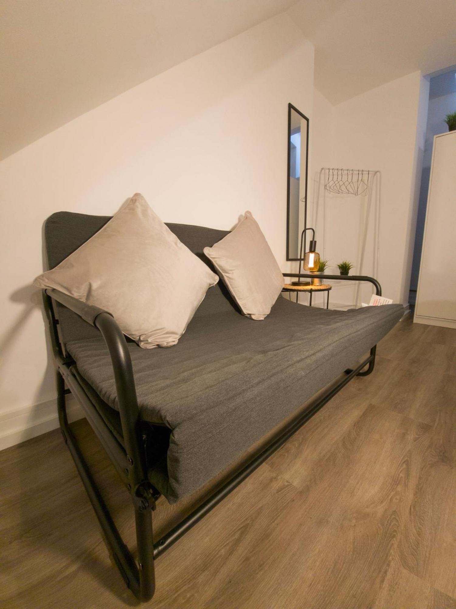 Plenty Of Parking Available; 3 Bedroom Apartment By Property Promise Cardiff Ngoại thất bức ảnh