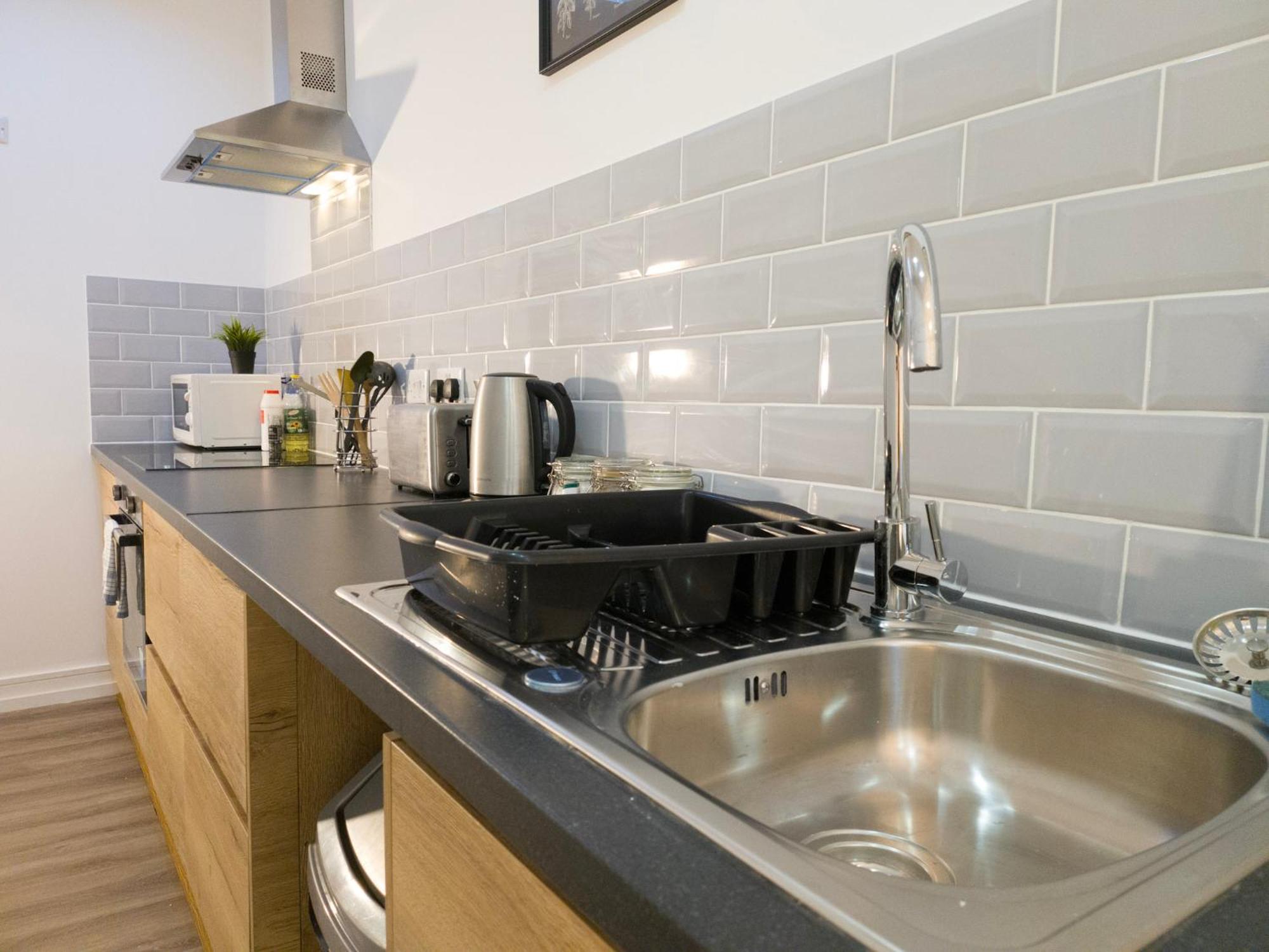 Plenty Of Parking Available; 3 Bedroom Apartment By Property Promise Cardiff Ngoại thất bức ảnh