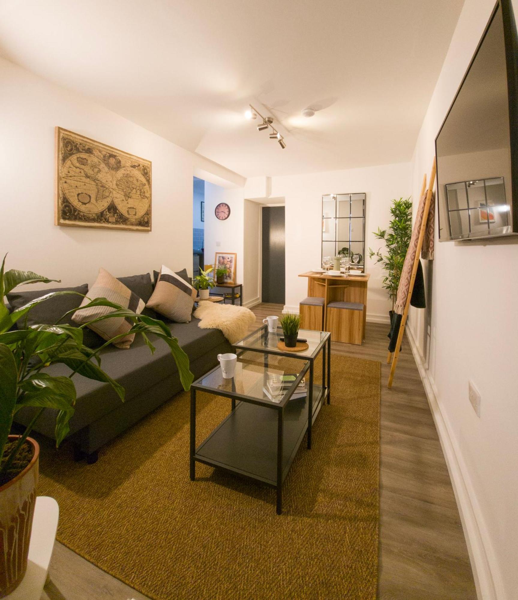 Plenty Of Parking Available; 3 Bedroom Apartment By Property Promise Cardiff Ngoại thất bức ảnh