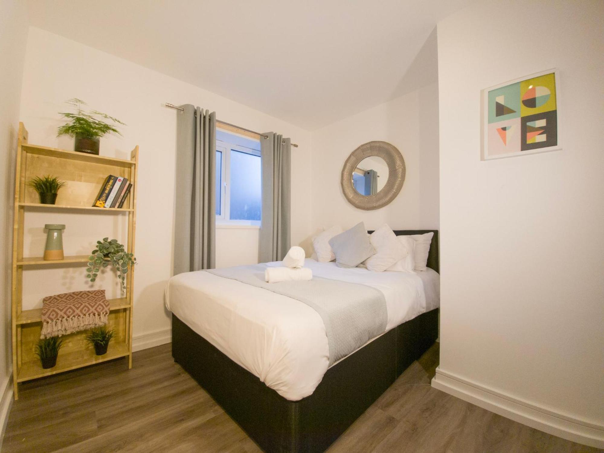 Plenty Of Parking Available; 3 Bedroom Apartment By Property Promise Cardiff Ngoại thất bức ảnh