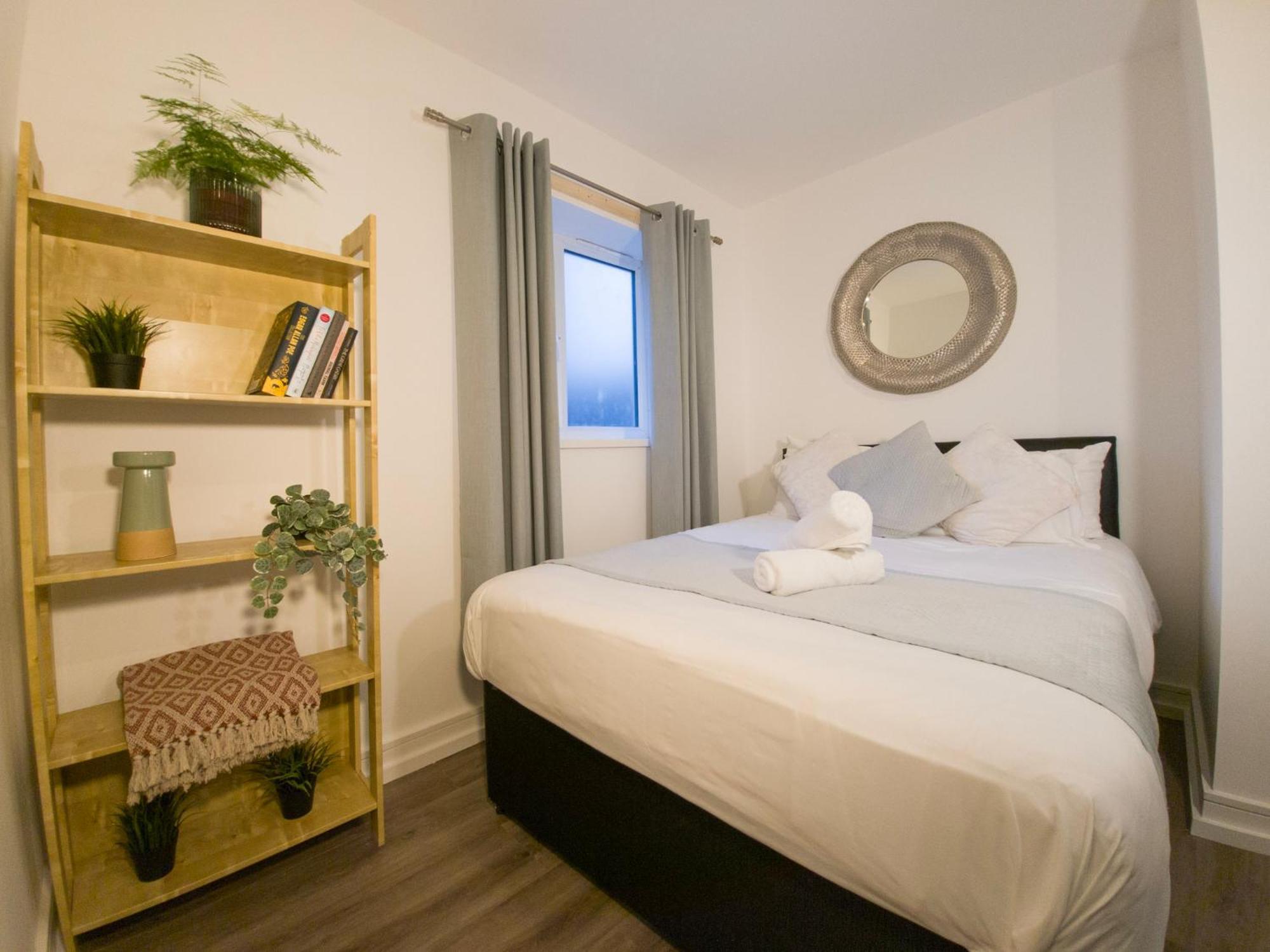 Plenty Of Parking Available; 3 Bedroom Apartment By Property Promise Cardiff Ngoại thất bức ảnh