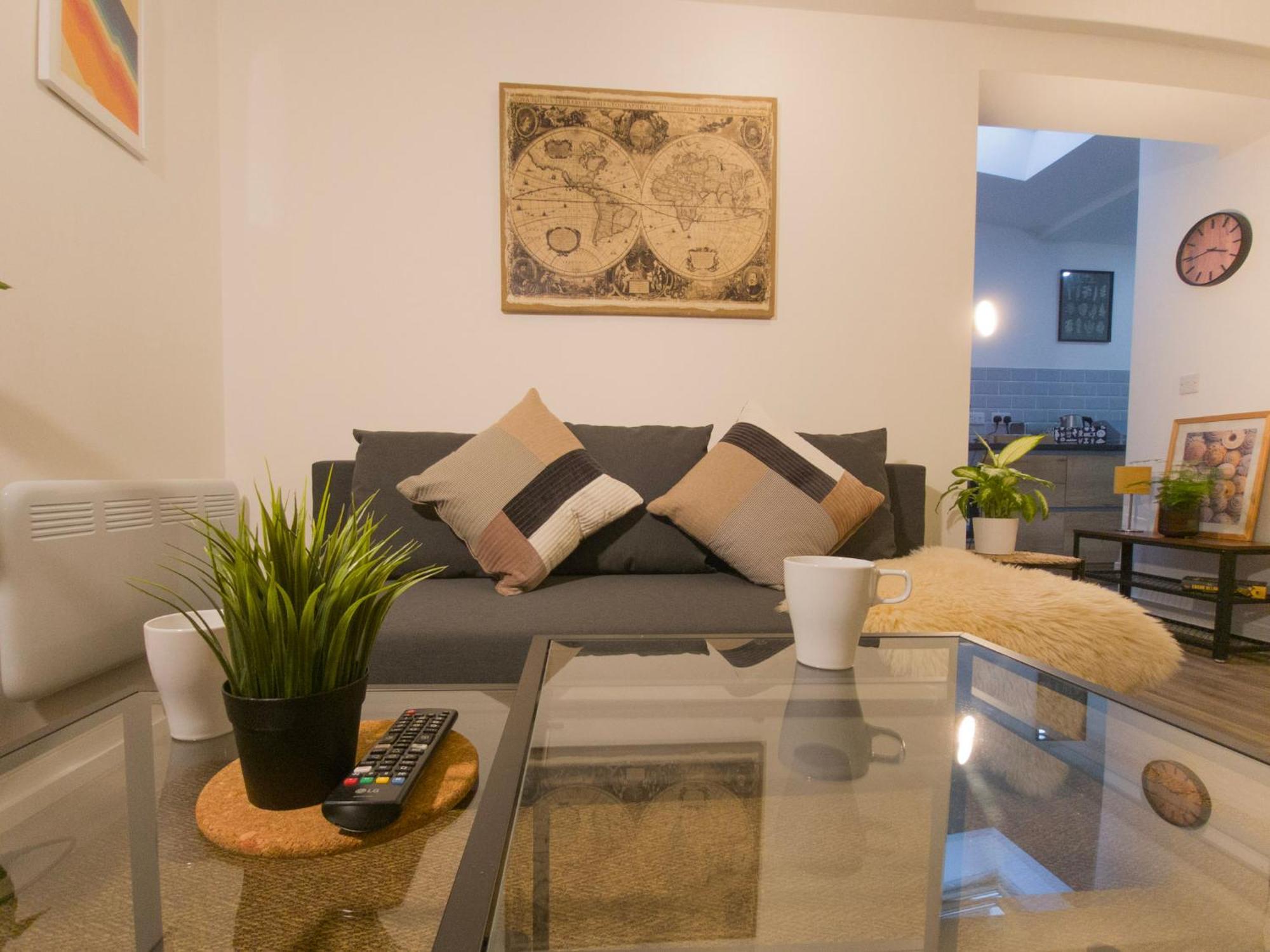 Plenty Of Parking Available; 3 Bedroom Apartment By Property Promise Cardiff Ngoại thất bức ảnh