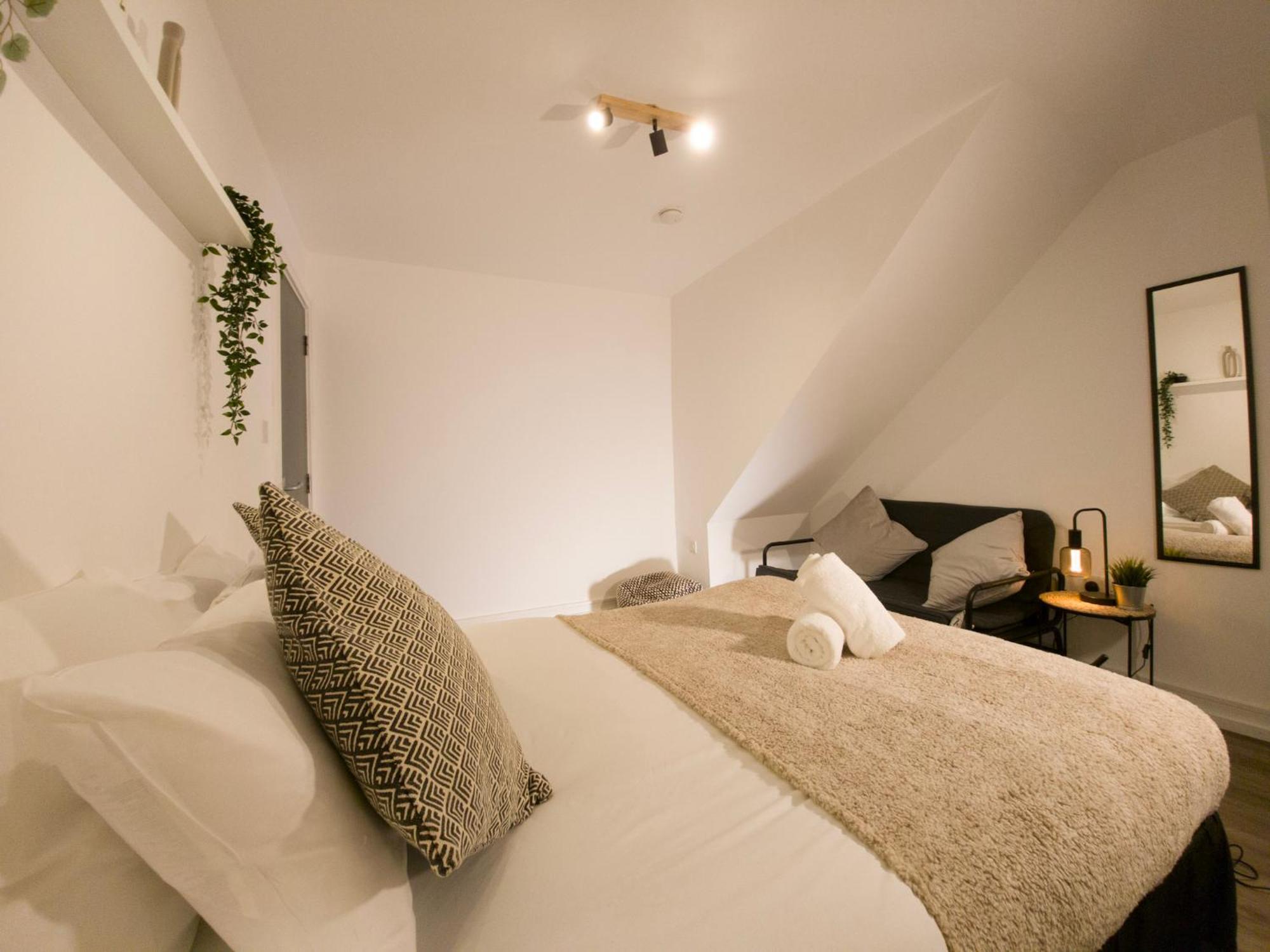 Plenty Of Parking Available; 3 Bedroom Apartment By Property Promise Cardiff Ngoại thất bức ảnh