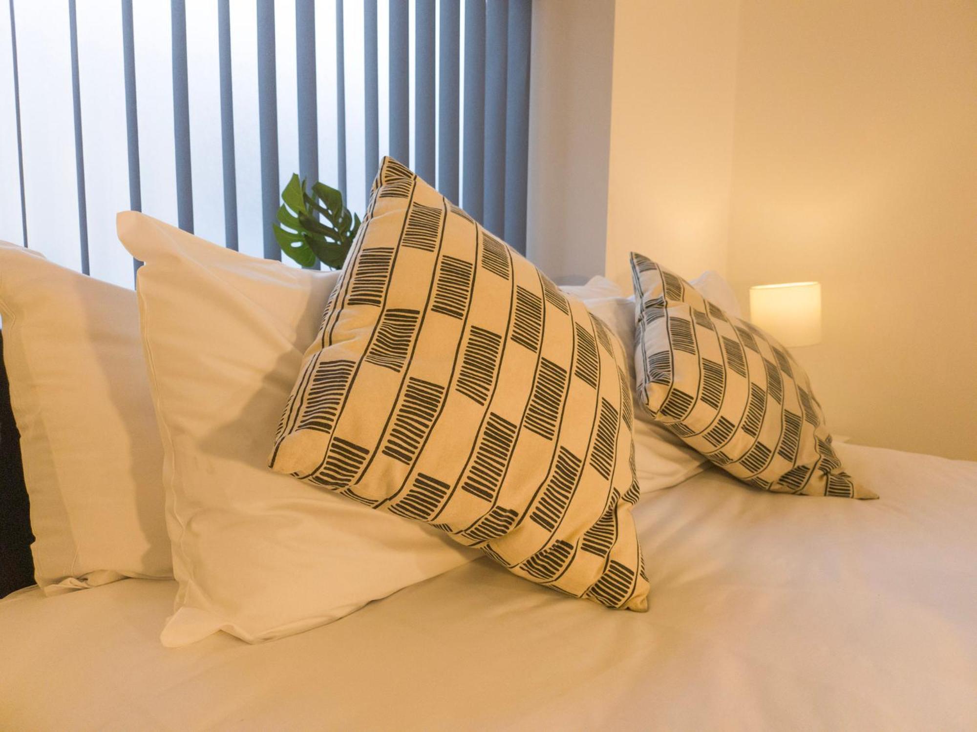 Plenty Of Parking Available; 3 Bedroom Apartment By Property Promise Cardiff Ngoại thất bức ảnh