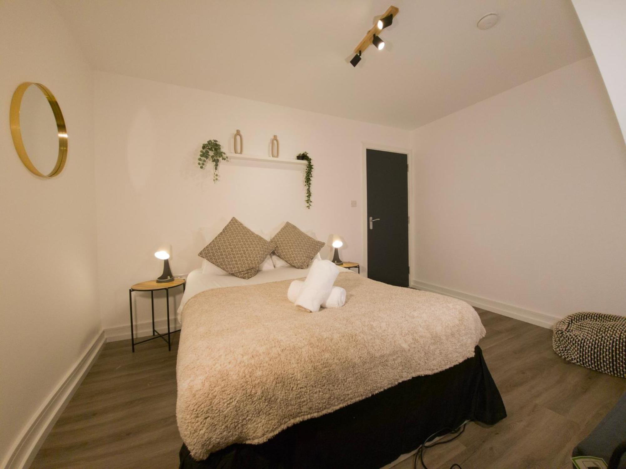 Plenty Of Parking Available; 3 Bedroom Apartment By Property Promise Cardiff Ngoại thất bức ảnh