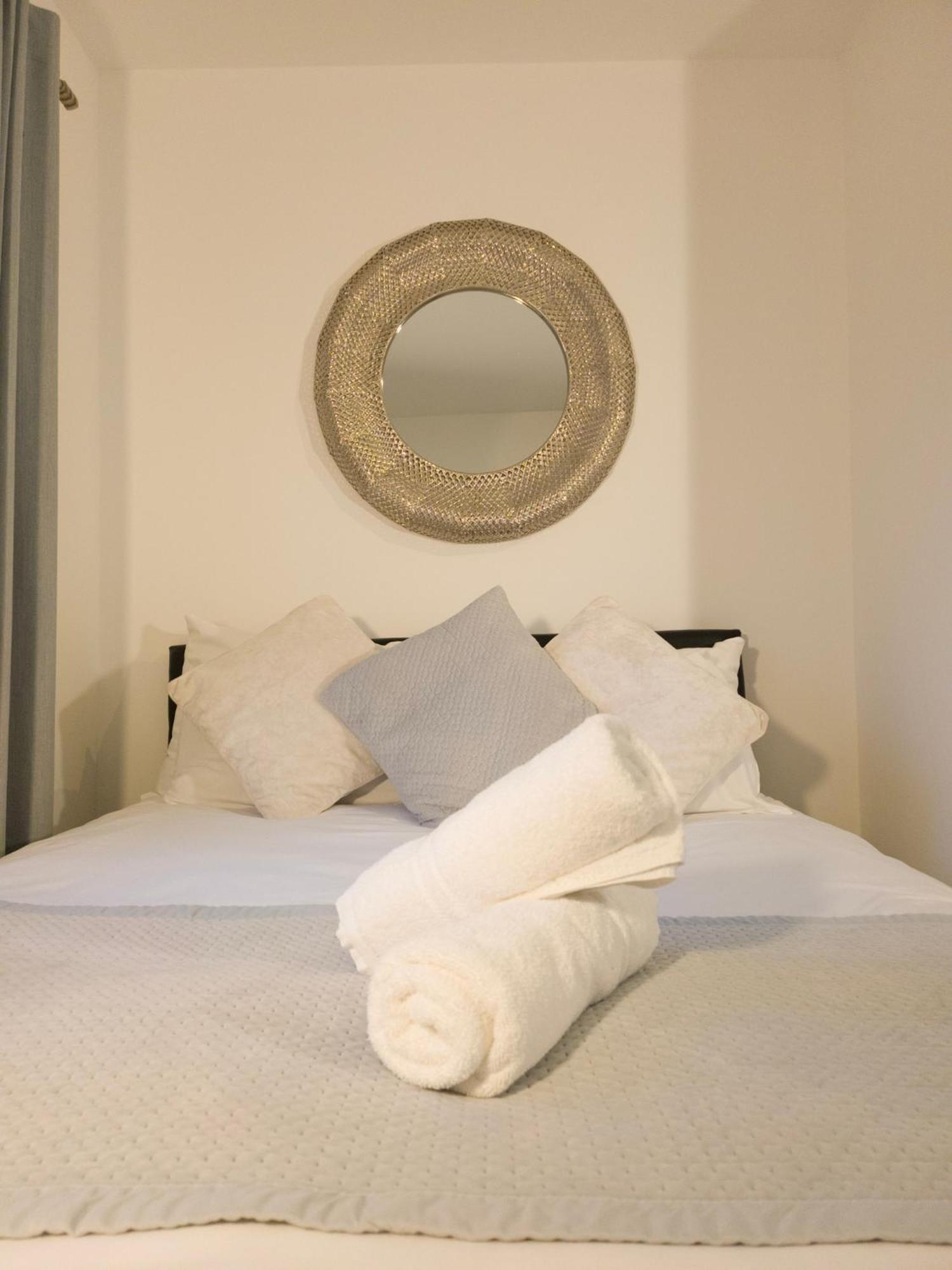 Plenty Of Parking Available; 3 Bedroom Apartment By Property Promise Cardiff Ngoại thất bức ảnh